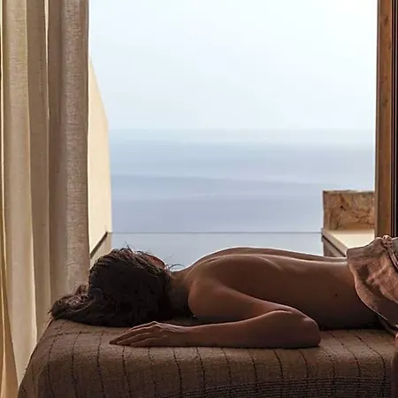Gundari فندق 5*